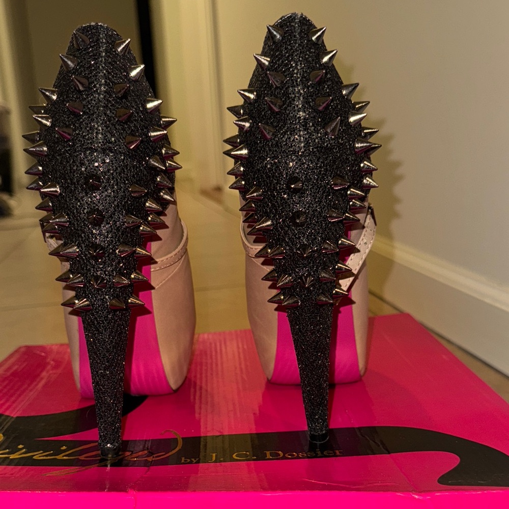 Stylish Tan Spiked Heels - Picture 5 of 6